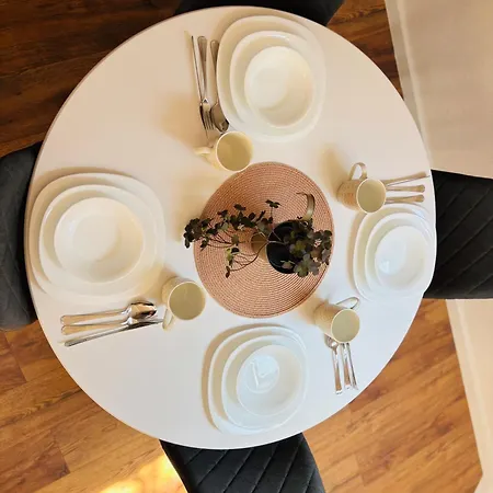 Oak شقة موستار