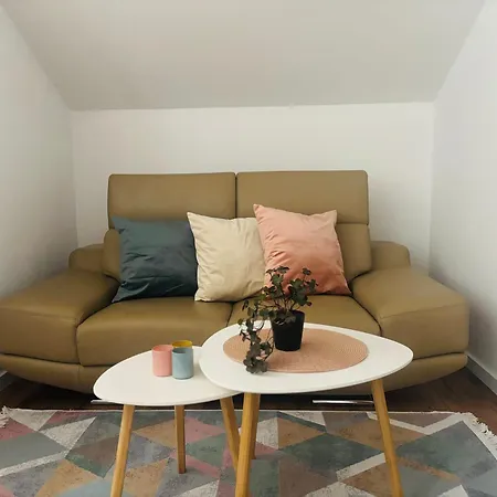 Oak شقة موستار